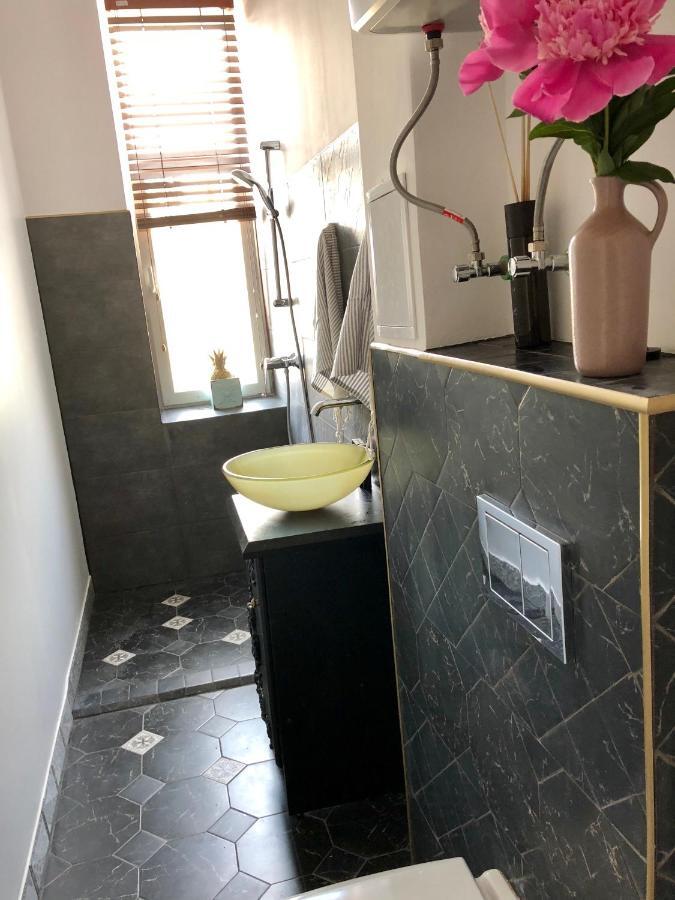 Bohemian Apartment In The Heart Of Old Ventspils City 外观 照片